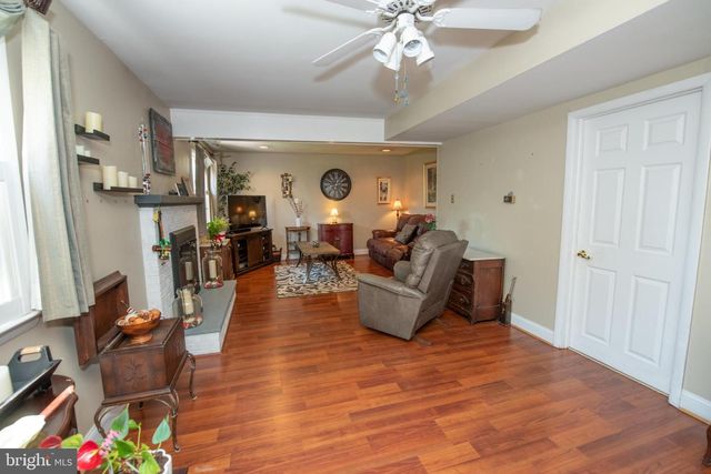 911 THORNTON RD, Horsham, PA 19044