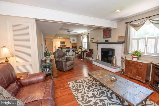 911 THORNTON RD, Horsham, PA 19044
