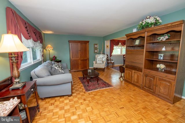 911 THORNTON RD, Horsham, PA 19044
