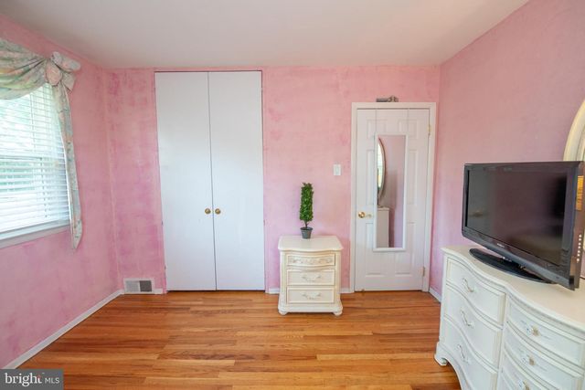 911 THORNTON RD, Horsham, PA 19044