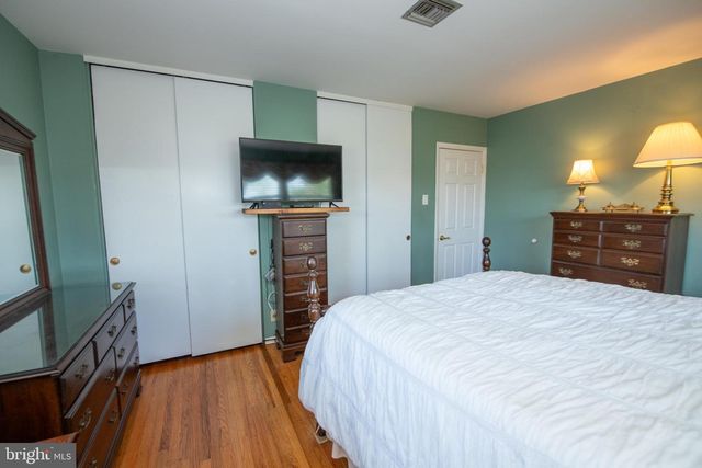 911 THORNTON RD, Horsham, PA 19044