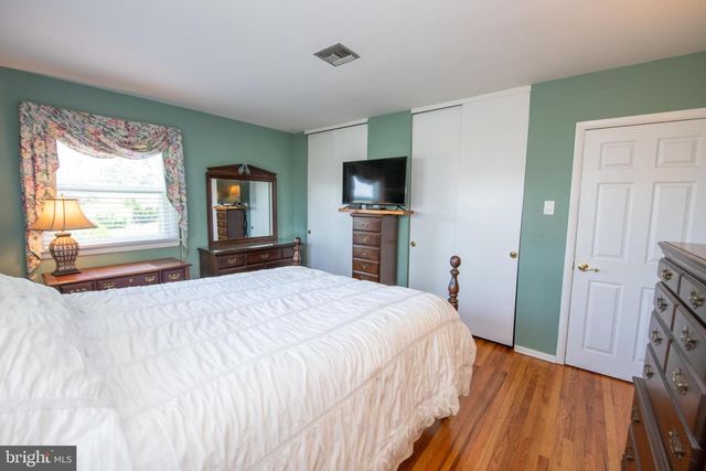 911 THORNTON RD, Horsham, PA 19044