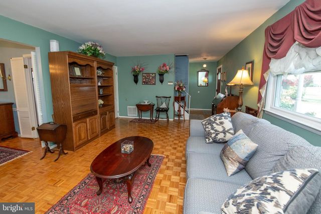 911 THORNTON RD, Horsham, PA 19044
