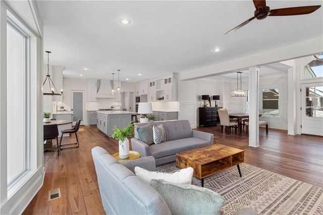 10615 N Mulberry Street, Kansas City, MO 64155