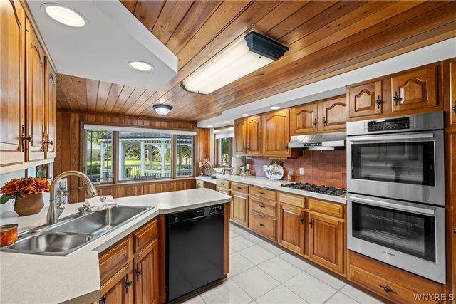 2 Nashua Court, Lancaster, NY 14086