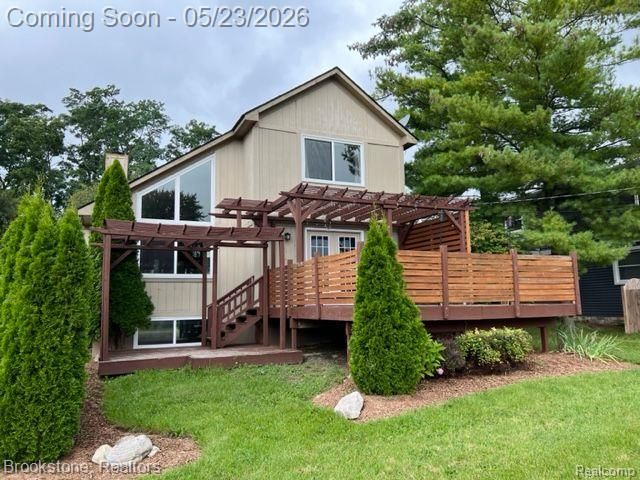 1465 BEACHLAND Boulevard, Waterford Charter Township, MI 48320