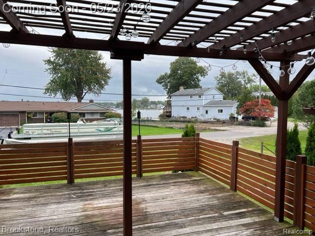 1465 BEACHLAND Boulevard, Waterford Charter Township, MI 48320