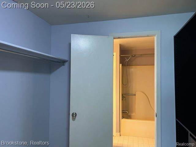 1465 BEACHLAND Boulevard, Waterford Charter Township, MI 48320