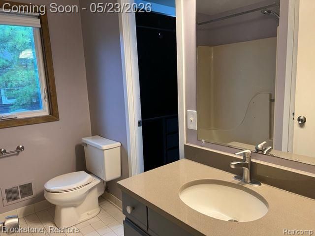 1465 BEACHLAND Boulevard, Waterford Charter Township, MI 48320