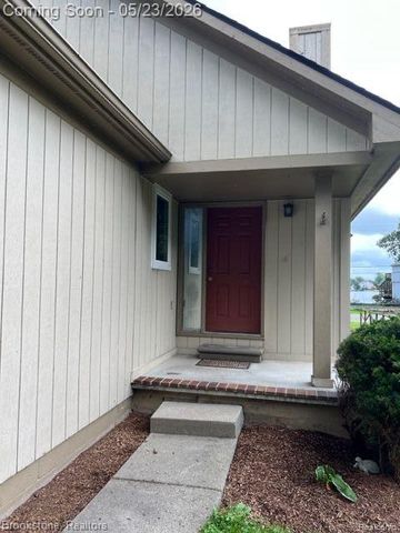 1465 BEACHLAND Boulevard, Waterford Charter Township, MI 48320