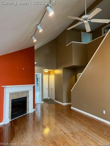 1465 BEACHLAND Boulevard, Waterford Charter Township, MI 48320