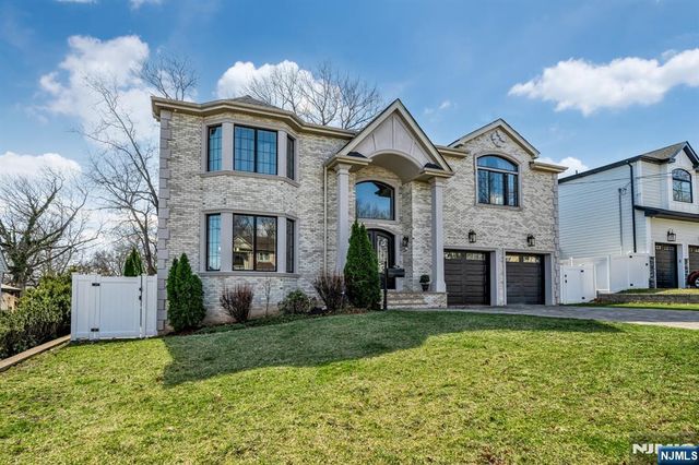 160 Lawrence Drive, Paramus, NJ 07652