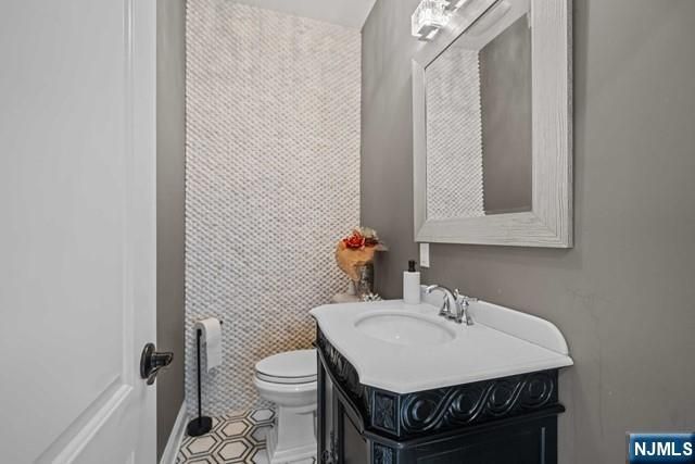 160 Lawrence Drive, Paramus, NJ 07652