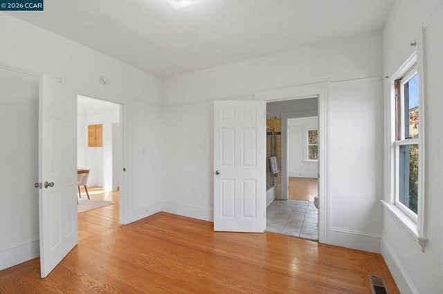 5115 5115 LAWTON AVE, Oakland, CA 94618