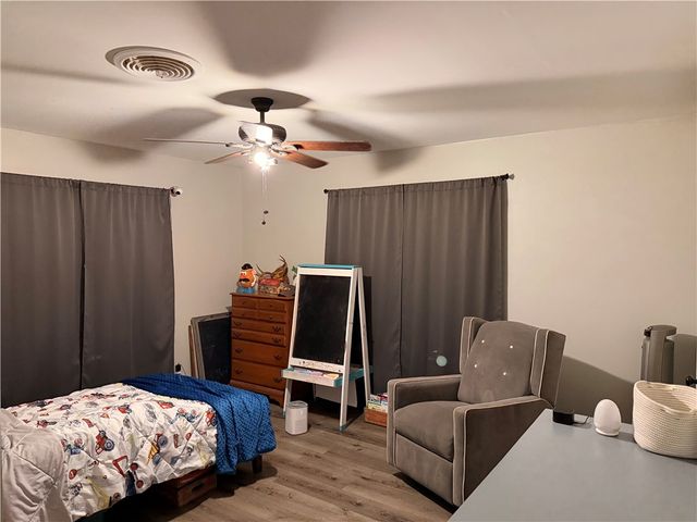 811 N Adams Ave, Beeville, TX 78102