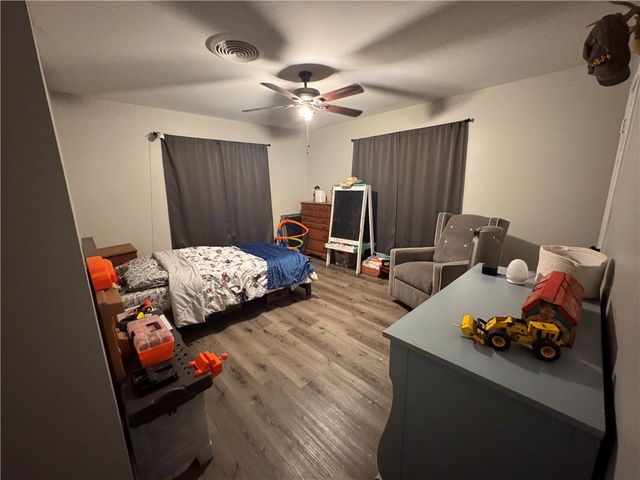 811 N Adams Ave, Beeville, TX 78102