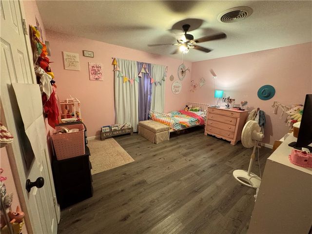 811 N Adams Ave, Beeville, TX 78102