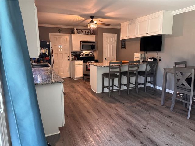 811 N Adams Ave, Beeville, TX 78102