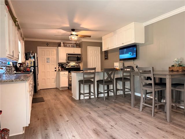 811 N Adams Ave, Beeville, TX 78102