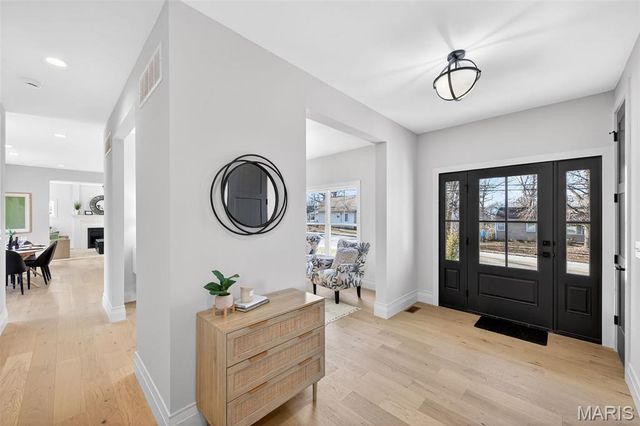 416 S Ballas Road, Kirkwood, MO 63122