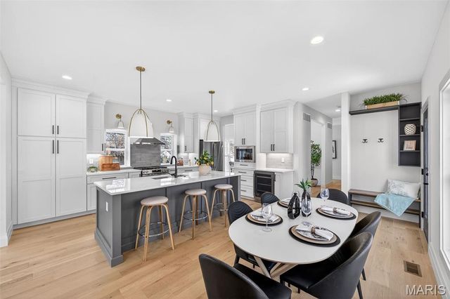 416 S Ballas Road, Kirkwood, MO 63122