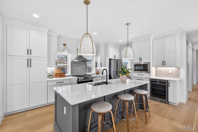 416 S Ballas Road, Kirkwood, MO 63122