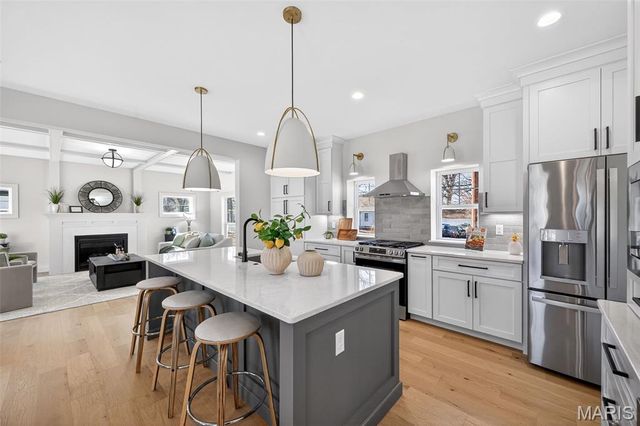 416 S Ballas Road, Kirkwood, MO 63122