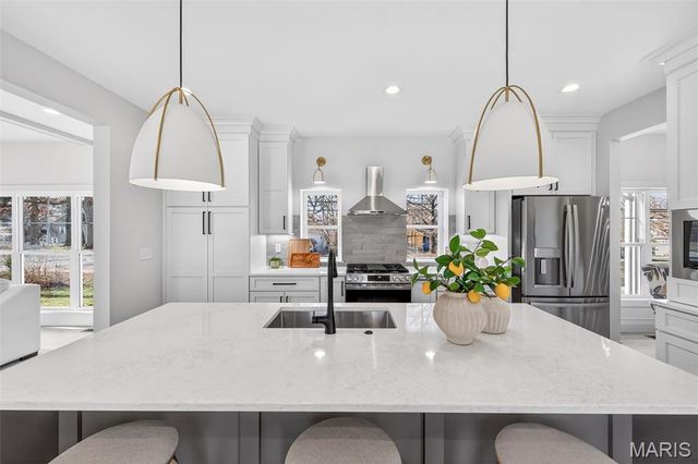 416 S Ballas Road, Kirkwood, MO 63122