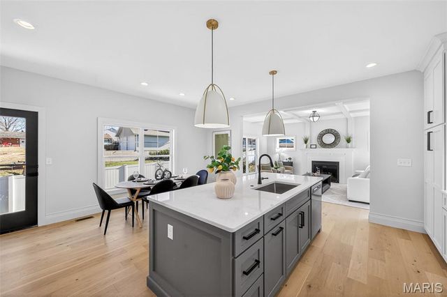 416 S Ballas Road, Kirkwood, MO 63122