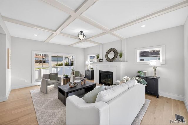 416 S Ballas Road, Kirkwood, MO 63122