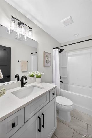 416 S Ballas Road, Kirkwood, MO 63122