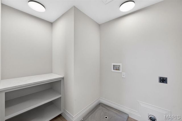 416 S Ballas Road, Kirkwood, MO 63122