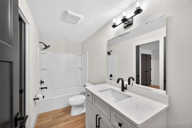 416 S Ballas Road, Kirkwood, MO 63122