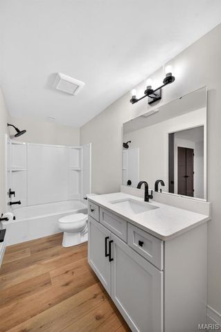 416 S Ballas Road, Kirkwood, MO 63122