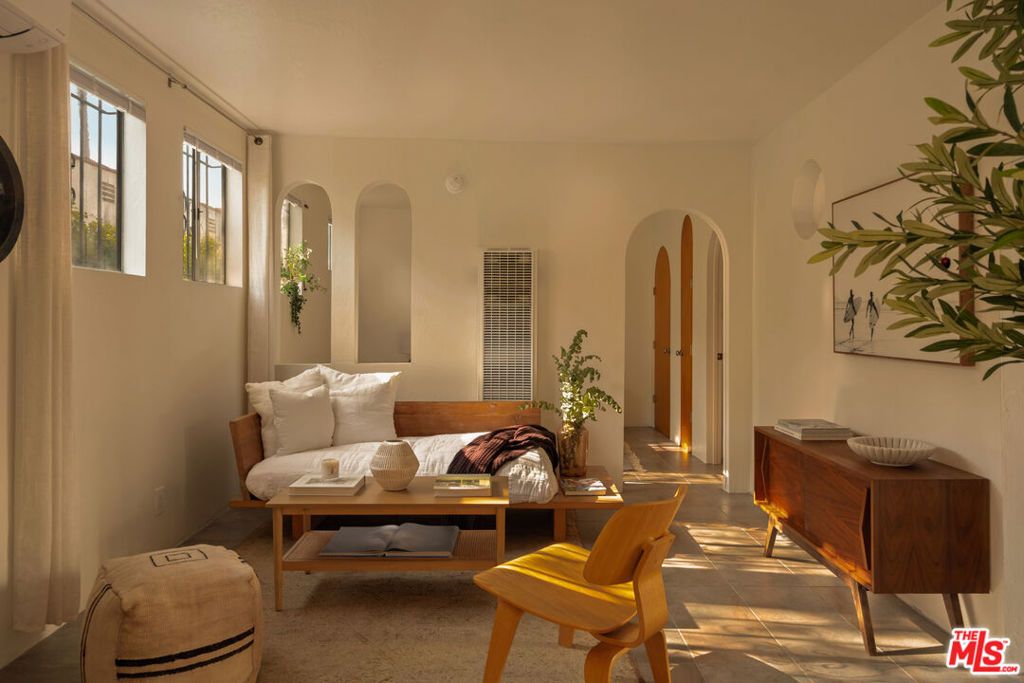 810 Indiana Avenue, Venice, CA 90291 — photo 2