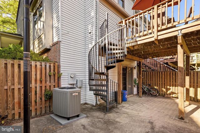 3939 TALLOW TREE PL, Fairfax, VA 22033