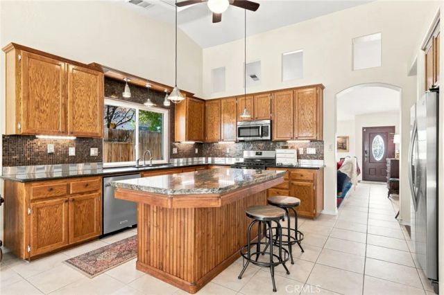 10604 Victoria Falls Avenue, Bakersfield, CA 93312