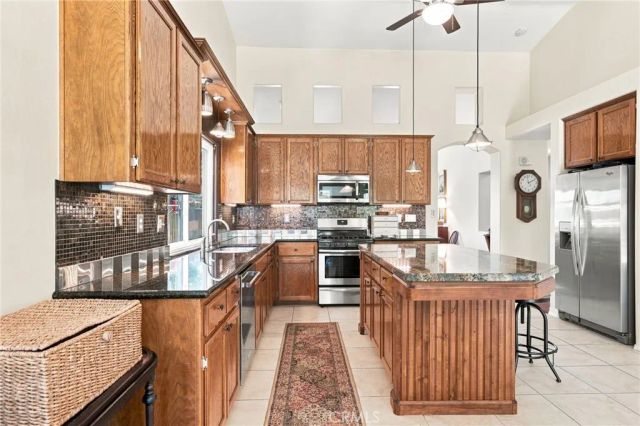 10604 Victoria Falls Avenue, Bakersfield, CA 93312