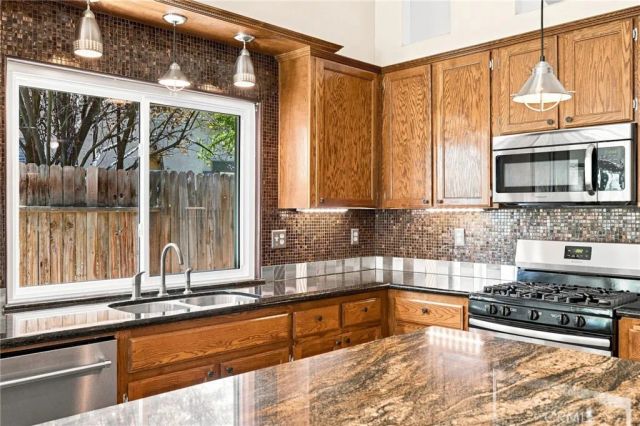 10604 Victoria Falls Avenue, Bakersfield, CA 93312