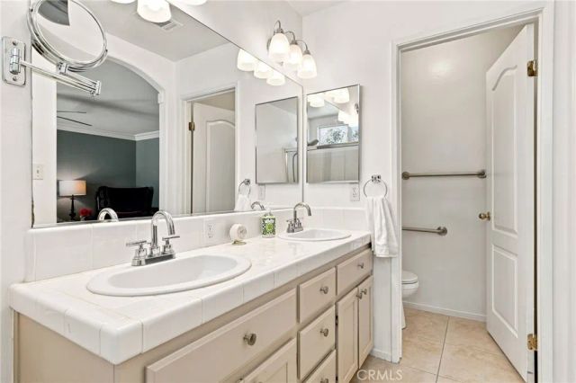 10604 Victoria Falls Avenue, Bakersfield, CA 93312