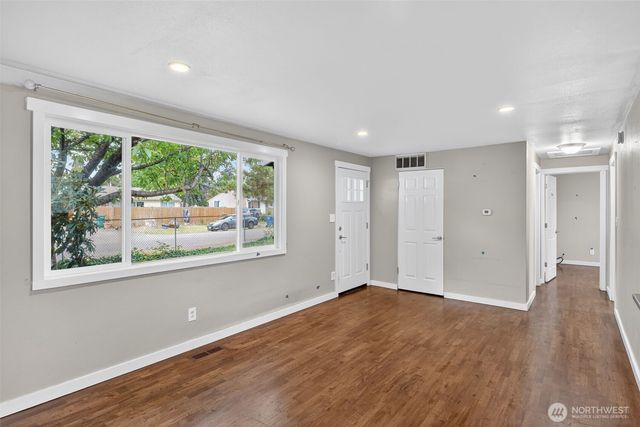 30548 5th Avenue SW, Federal Way, WA 98023