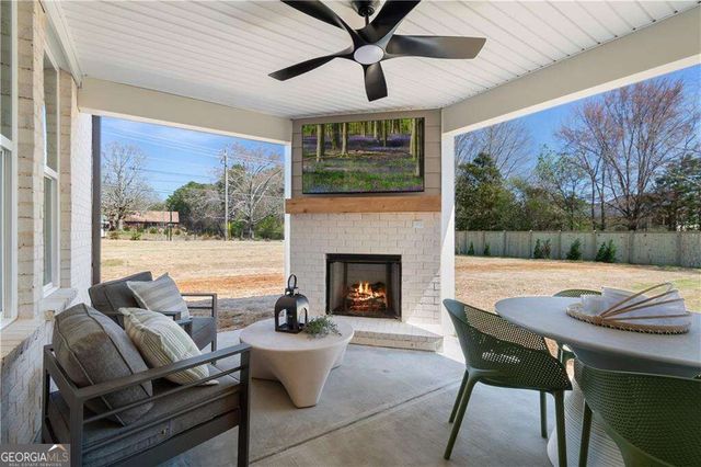 621 Continental Drive, Mcdonough, GA 30253