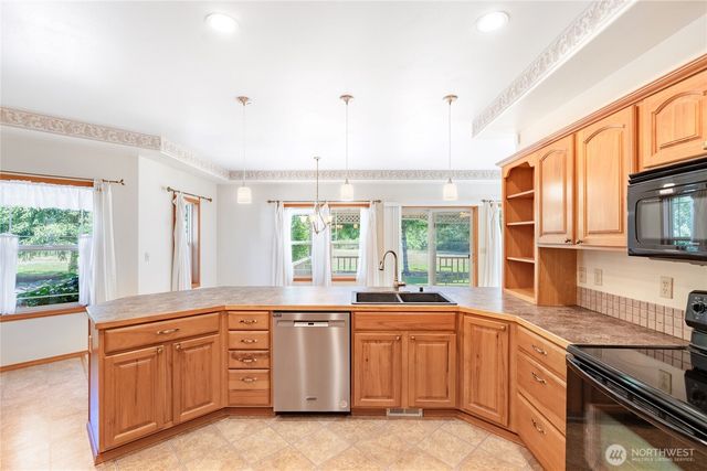3330 E Brockdale Road, Shelton, WA 98584