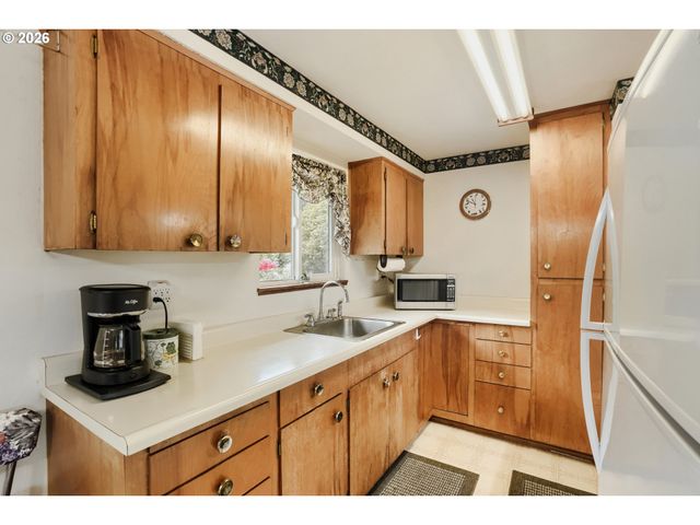 3921 E 16TH St, Vancouver, WA 98661