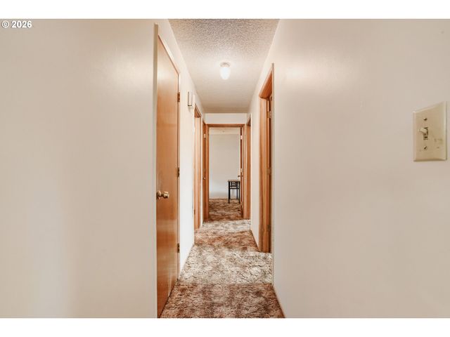 3921 E 16TH St, Vancouver, WA 98661