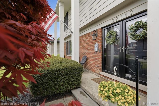 39142 Donald Street, Livonia, MI 48154