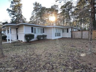 1645 Meadowbrook Road, Jackson, MS 39211