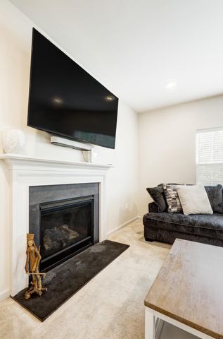2224 BRIDGEPORT AVE, Pennsburg, PA 18073