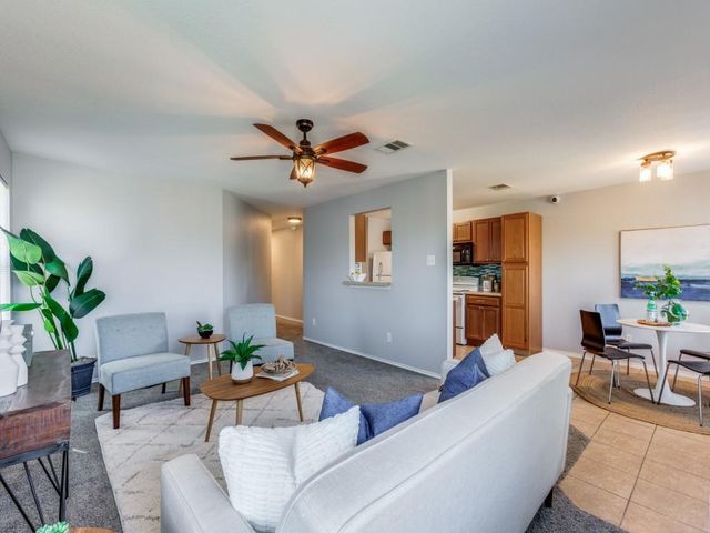 108 Killian LOOP, Hutto, TX 78634