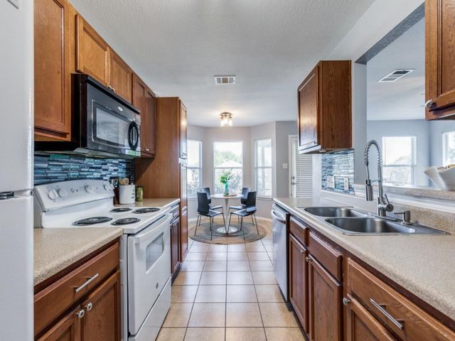 108 Killian LOOP, Hutto, TX 78634